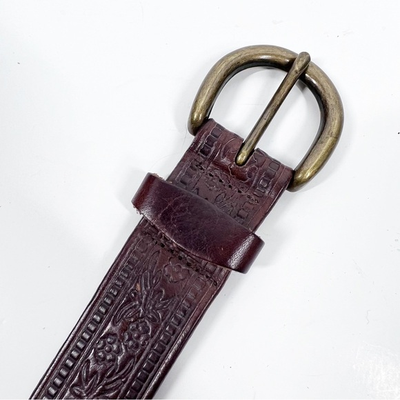 Leather Belt | Dark brown tooled leather with antiqued brass hardware - Picture 5 of 6